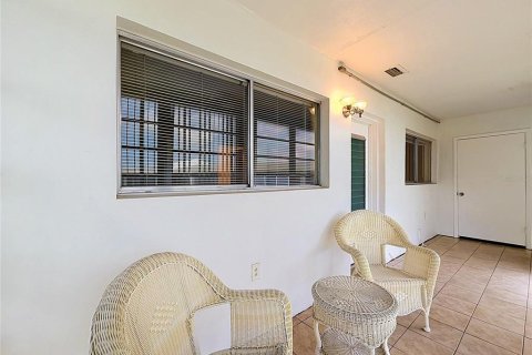 Condo in Seminole, Florida, 2 bedrooms  № 2167461 - photo 27