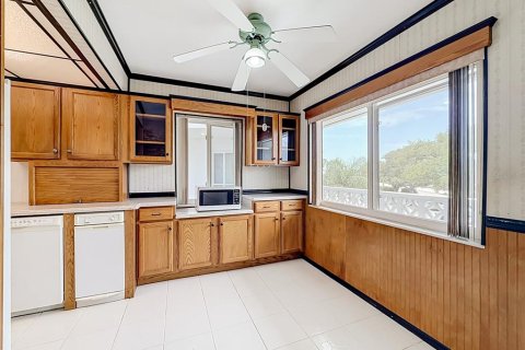 Condo in Seminole, Florida, 2 bedrooms  № 2167461 - photo 8