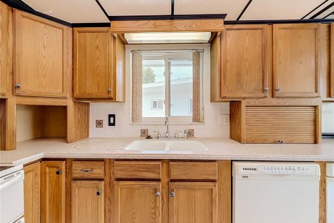 Condo in Seminole, Florida, 2 bedrooms  № 2167461 - photo 12