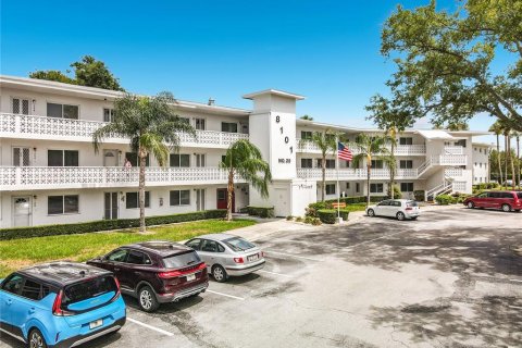 Condo in Seminole, Florida, 2 bedrooms  № 2167461 - photo 2