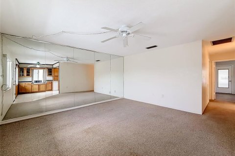 Condo in Seminole, Florida, 2 bedrooms  № 2167461 - photo 4