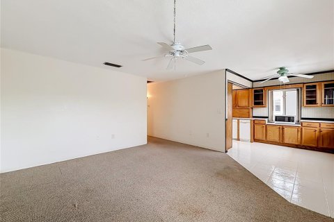 Condo in Seminole, Florida, 2 bedrooms  № 2167461 - photo 5