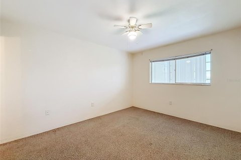 Condo in Seminole, Florida, 2 bedrooms  № 2167461 - photo 14