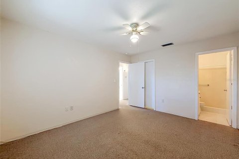 Condo in Seminole, Florida, 2 bedrooms  № 2167461 - photo 21