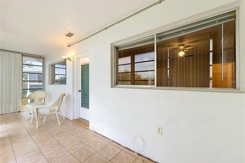 Condo in Seminole, Florida, 2 bedrooms  № 2167461 - photo 29