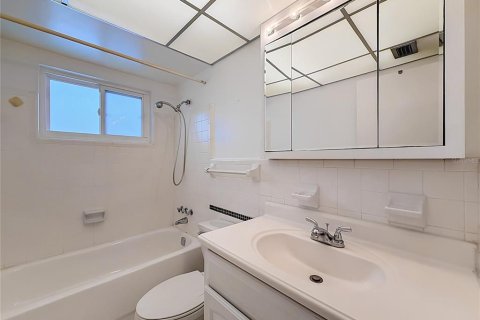 Condo in Seminole, Florida, 2 bedrooms  № 2167461 - photo 23
