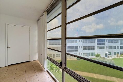Condo in Seminole, Florida, 2 bedrooms  № 2167461 - photo 30