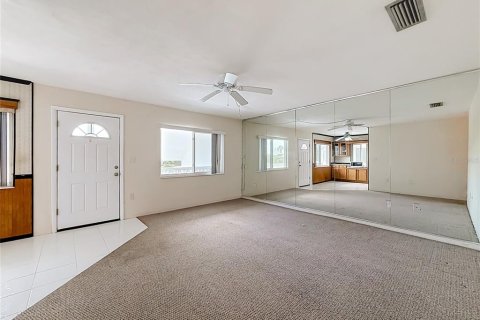 Condo in Seminole, Florida, 2 bedrooms  № 2167461 - photo 7