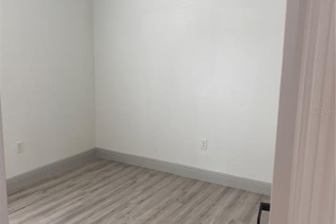 Снять в аренду квартиру в Киссимми, Флорида 1 комната, 225.01м2, № 1749363 - фото 4
