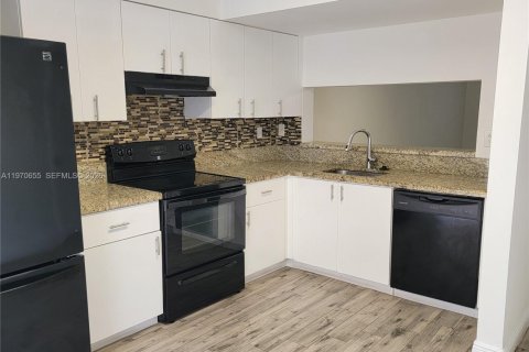 Снять в аренду кондоминиум в Майами, Флорида 1 спальня, 82.5м2, № 2042304 - фото 13