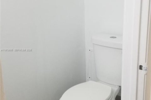 Снять в аренду кондоминиум в Майами, Флорида 1 спальня, 82.5м2, № 2042304 - фото 12