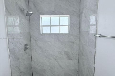 House in Miami, Florida 2 bedrooms, 133.78 sq.m. № 1940342 - photo 9