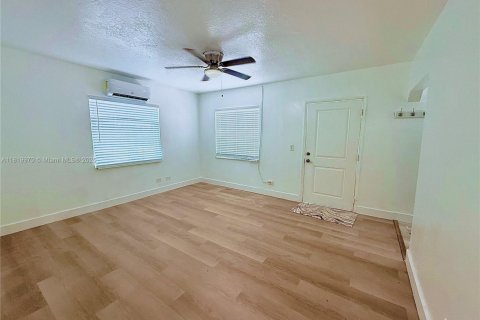 House in Miami, Florida 2 bedrooms, 133.78 sq.m. № 1940342 - photo 4