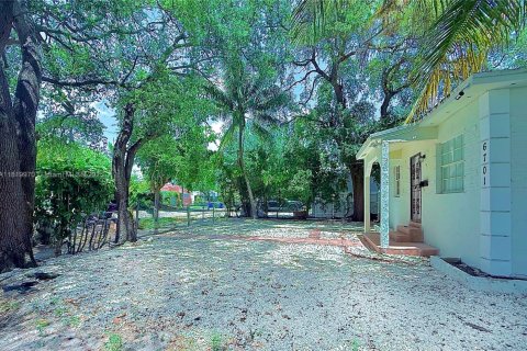 House in Miami, Florida 2 bedrooms, 133.78 sq.m. № 1940342 - photo 3