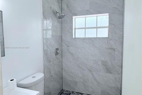House in Miami, Florida 2 bedrooms, 133.78 sq.m. № 1940342 - photo 8
