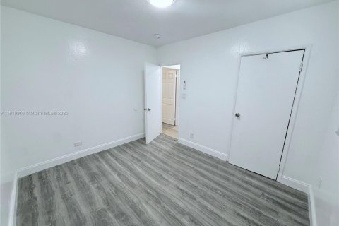 House in Miami, Florida 2 bedrooms, 133.78 sq.m. № 1940342 - photo 10