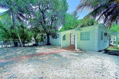 House in Miami, Florida 2 bedrooms, 133.78 sq.m. № 1940342 - photo 2