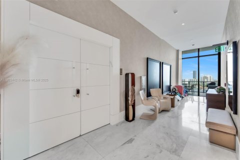 Condominio en alquiler en Aventura, Florida, 6 dormitorios, 575.99 m2 № 1954408 - foto 3