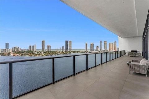 Condominio en alquiler en Aventura, Florida, 6 dormitorios, 575.99 m2 № 1954408 - foto 27