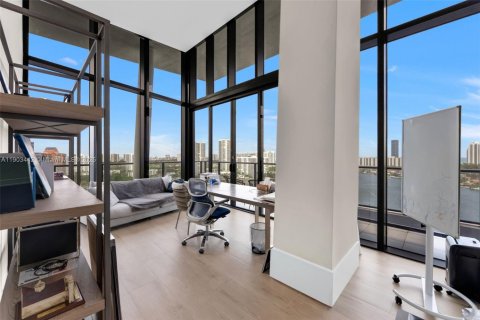 Condominio en alquiler en Aventura, Florida, 6 dormitorios, 575.99 m2 № 1954408 - foto 21