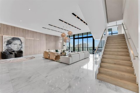 Condominio en alquiler en Aventura, Florida, 6 dormitorios, 575.99 m2 № 1954408 - foto 4