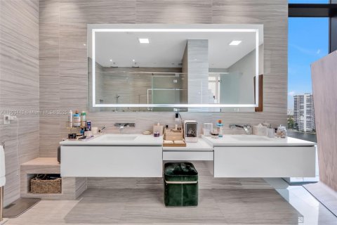 Condominio en alquiler en Aventura, Florida, 6 dormitorios, 575.99 m2 № 1954408 - foto 9