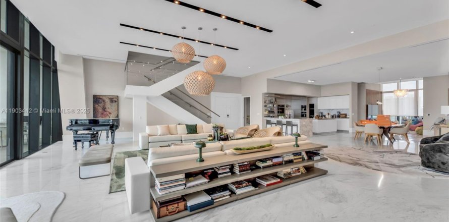 Condominio en Aventura, Florida, 6 dormitorios  № 1954408