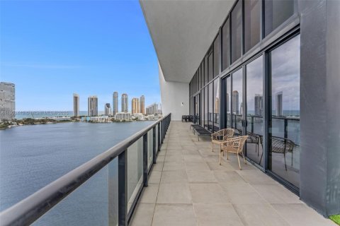 Condominio en alquiler en Aventura, Florida, 6 dormitorios, 575.99 m2 № 1954408 - foto 26
