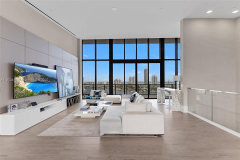 Condominio en alquiler en Aventura, Florida, 6 dormitorios, 575.99 m2 № 1954408 - foto 19