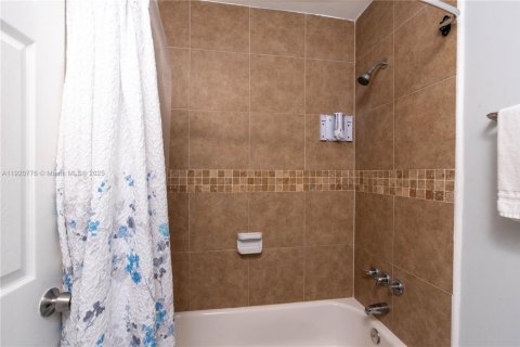 Villa ou maison à vendre à Miami Gardens, Floride: 4 chambres, 124.86 m2 № 1975257 - photo 21