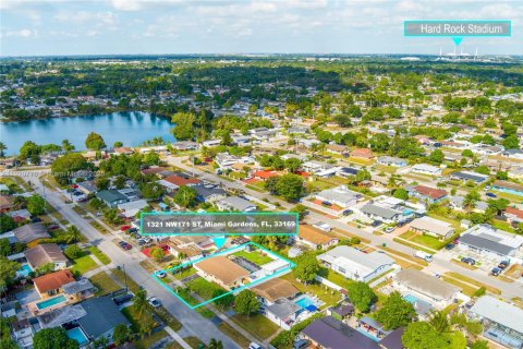 Villa ou maison à vendre à Miami Gardens, Floride: 4 chambres, 124.86 m2 № 1975257 - photo 9