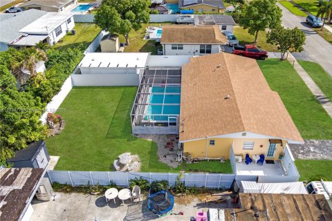 Villa ou maison à vendre à Miami Gardens, Floride: 4 chambres, 124.86 m2 № 1975257 - photo 7
