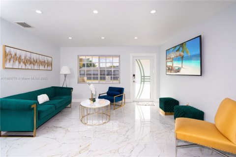 Villa ou maison à vendre à Miami Gardens, Floride: 4 chambres, 124.86 m2 № 1975257 - photo 6