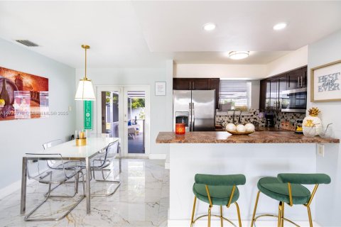 Villa ou maison à vendre à Miami Gardens, Floride: 4 chambres, 124.86 m2 № 1975257 - photo 10