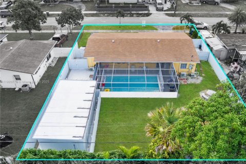 Villa ou maison à vendre à Miami Gardens, Floride: 4 chambres, 124.86 m2 № 1975257 - photo 4