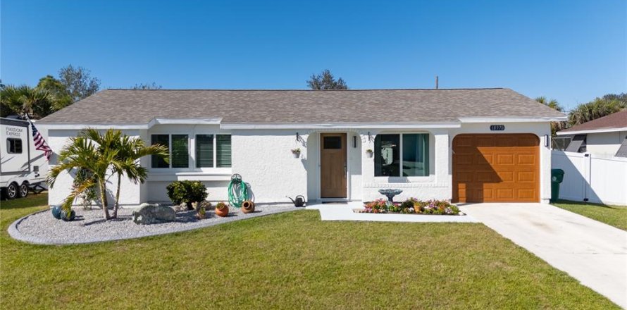 House in Port Charlotte, Florida 3 bedrooms, 86.68 sq.m. № 1524335
