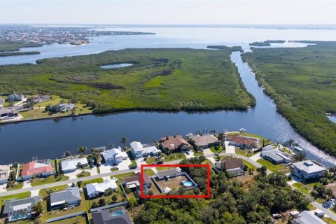 House in Port Charlotte, Florida 3 bedrooms, 86.68 sq.m. № 1524335 - photo 30