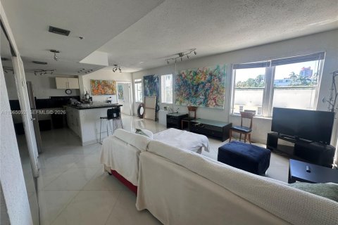 Condominio en alquiler en Miami Beach, Florida, 2 dormitorios, 80.82 m2 № 2031650 - foto 4