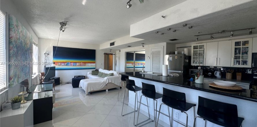 Condominio en Miami Beach, Florida, 2 dormitorios  № 2031650