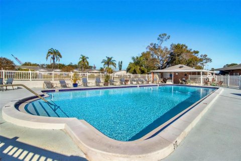 House in Pinellas Park, Florida 2 bedrooms, 88.26 sq.m. № 1565382 - photo 24