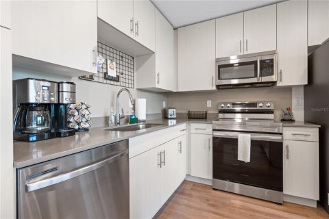 Condo in Sarasota, Florida, 1 bedroom  № 1853875 - photo 19