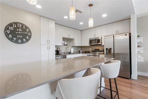 Condo in Sarasota, Florida, 1 bedroom  № 1853875 - photo 17