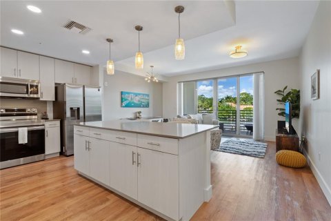 Condo in Sarasota, Florida, 1 bedroom  № 1853875 - photo 3