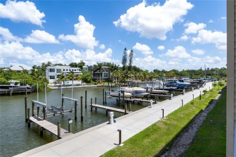 Condo in Sarasota, Florida, 1 bedroom  № 1853875 - photo 13