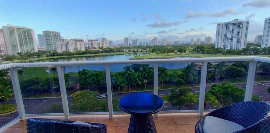Condo à Aventura, Floride, 2 chambres № 1875568