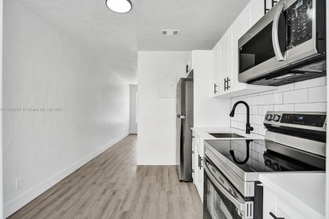 Villa ou maison à louer à Fort Lauderdale, Floride: 2 chambres, 128.39 m2 № 1957164 - photo 8