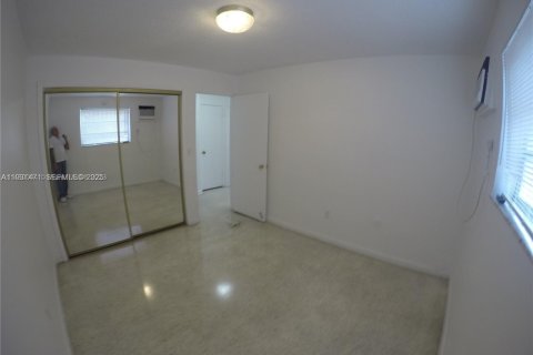 Apartamento en alquiler en Miami, Florida, 2 dormitorios, 69.68 m2 № 1990114 - foto 11