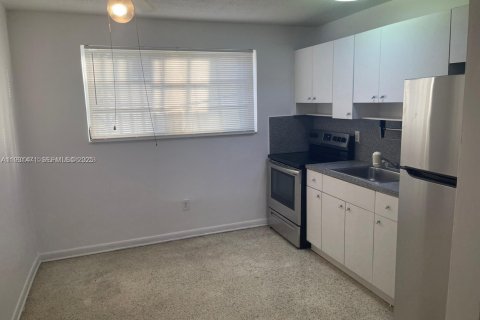 Apartamento en alquiler en Miami, Florida, 2 dormitorios, 69.68 m2 № 1990114 - foto 5