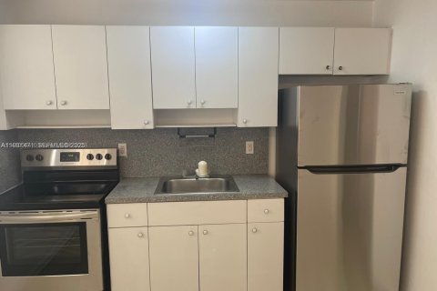 Apartamento en alquiler en Miami, Florida, 2 dormitorios, 69.68 m2 № 1990114 - foto 4