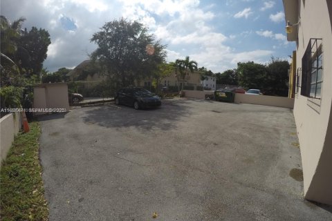 Apartamento en alquiler en Miami, Florida, 2 dormitorios, 69.68 m2 № 1990114 - foto 18